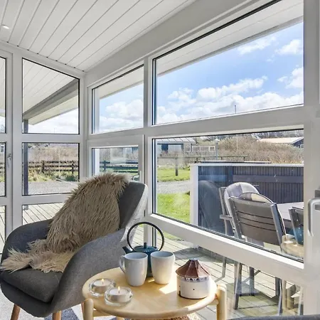 3 Bedroom Cozy In *