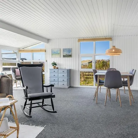 3 Bedroom Cozy In *